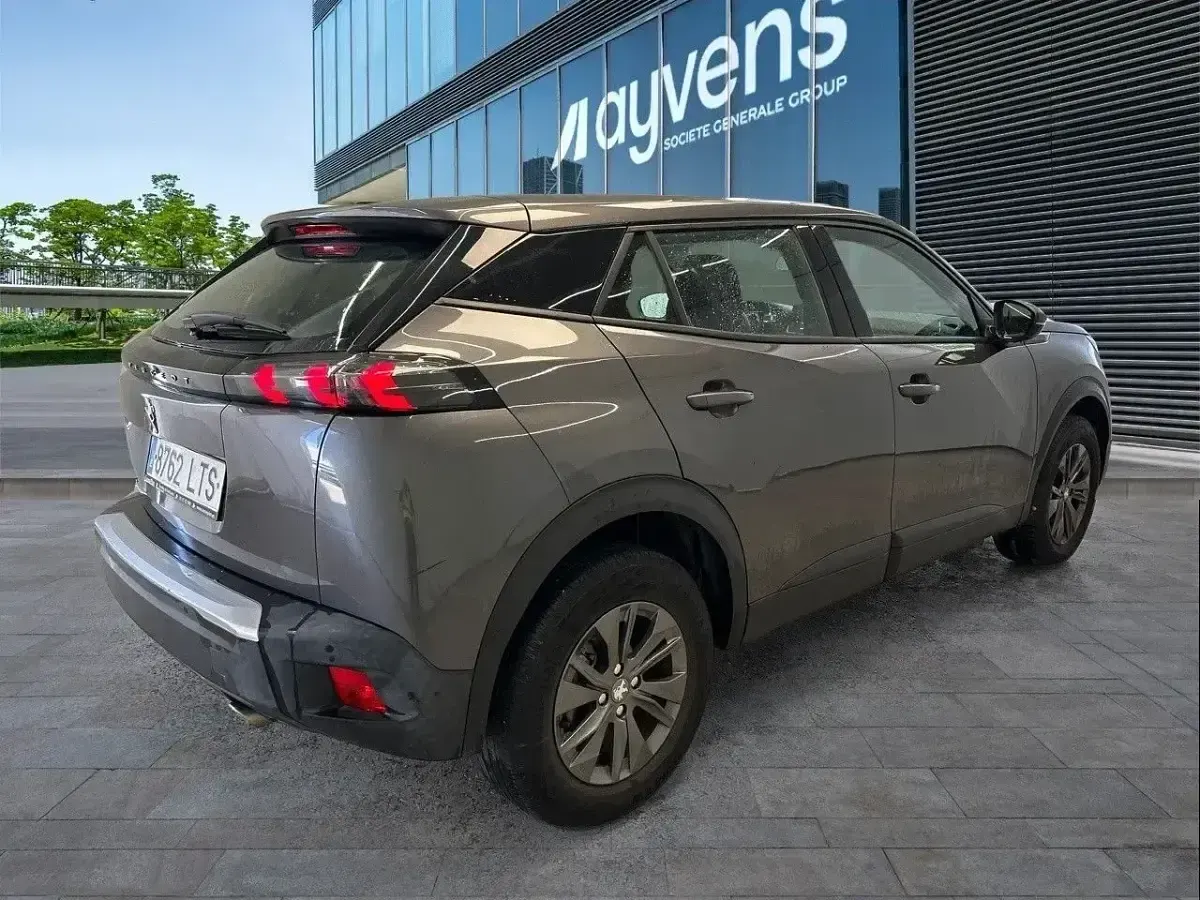 Usado Peugeot 2008 Active 110 CV (80 kW) 2021 Gris SUV