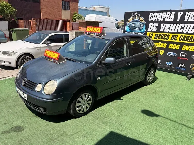 Usado VW Polo Highline 100 CV (73 kW) 2005 Gris / plata Utilitario
