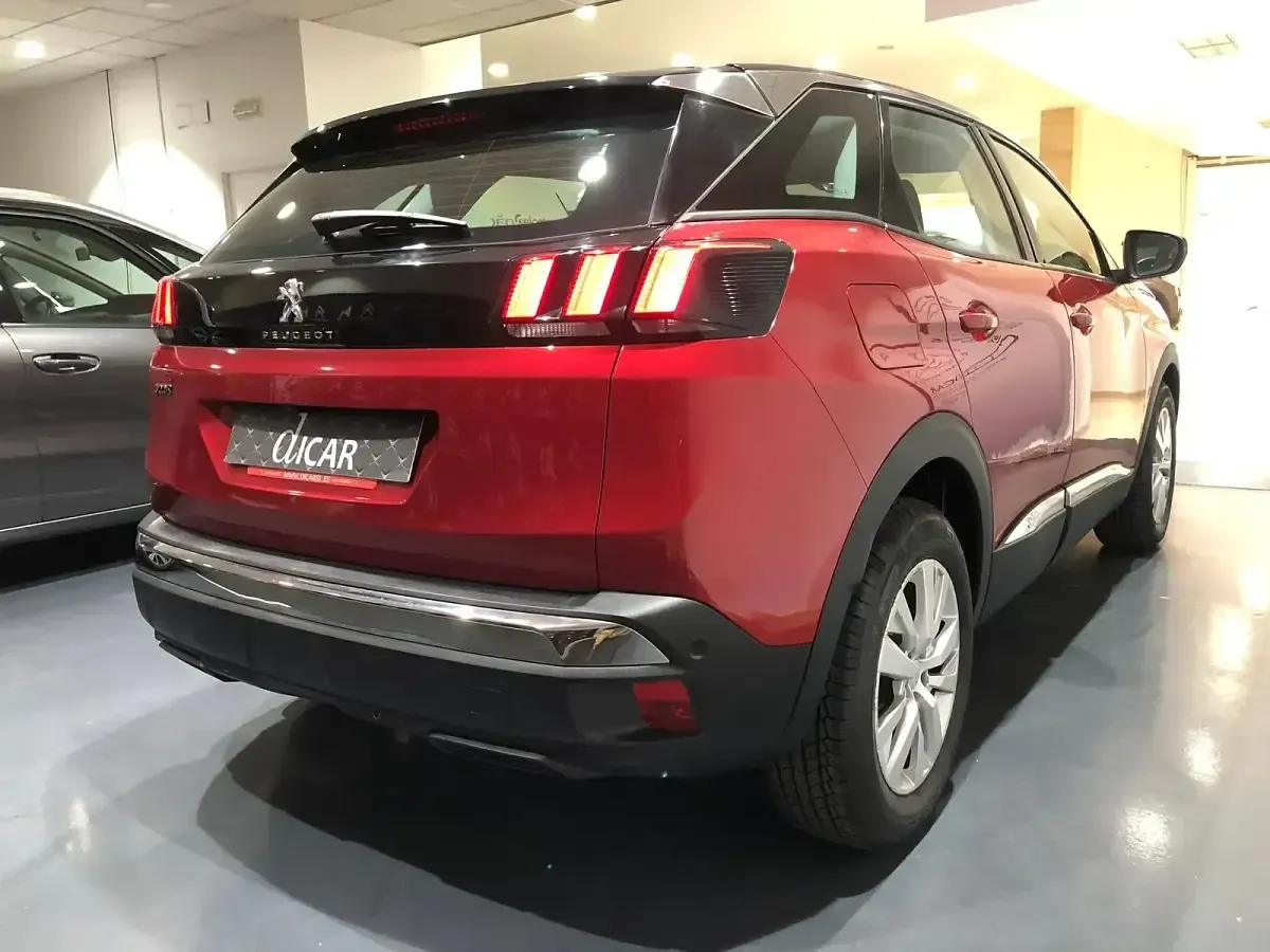Usado Peugeot 3008 Active 130 CV (95 kW) 2020 Rojo SUV