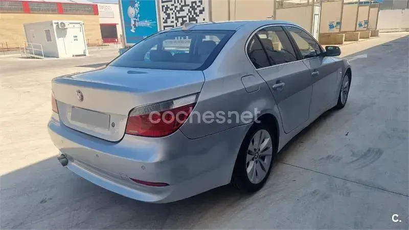 Usado BMW 535 245 CV (180 kW) 2004 Gris / plata Berlina
