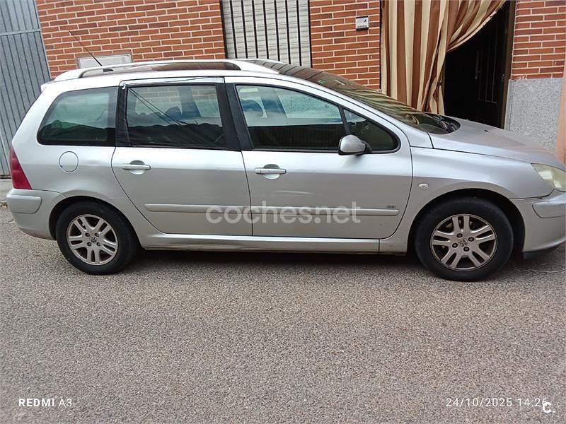 Usado Peugeot 307 110 CV (80 kW) 2005 Gris / plata Familiar