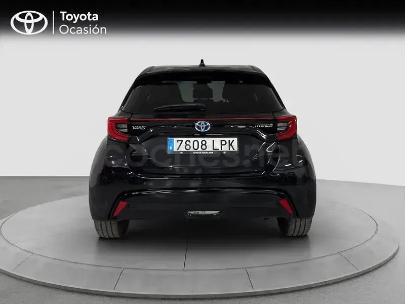 Usado Toyota Yaris Hybrid Plus 116 CV (85 kW) 2021 Negro Berlina