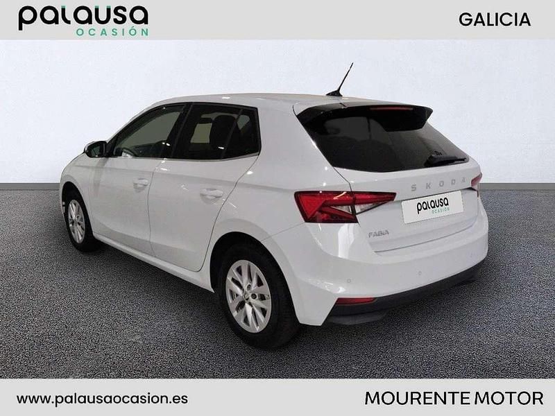 Usado Skoda Fabia Selection 95 CV (69 kW) 2024 Blanco Utilitario