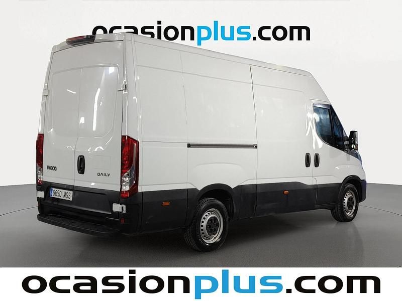 Usado Iveco Daily 156 CV (114 kW) 2023 Blanco Familiar