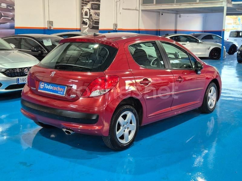 Usado Peugeot 207 Active 95 CV (69 kW) 2011 Granate Berlina