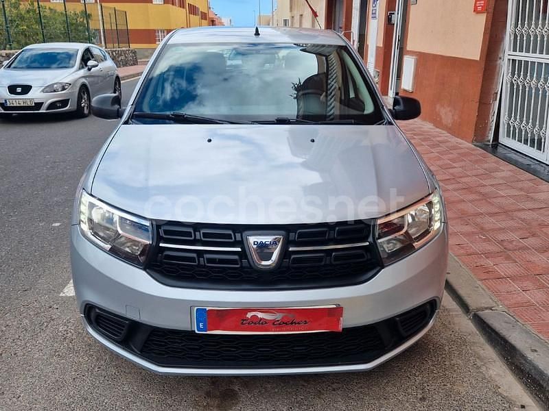 Usado Dacia Sandero Acces 73 CV (53 kW) 2019 Gris / plata Utilitario