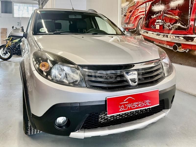 Gris / plata Usado 2011 Dacia Sandero Stepway Berlina | 5800 € (Precio justo) - Imagen 1/4
