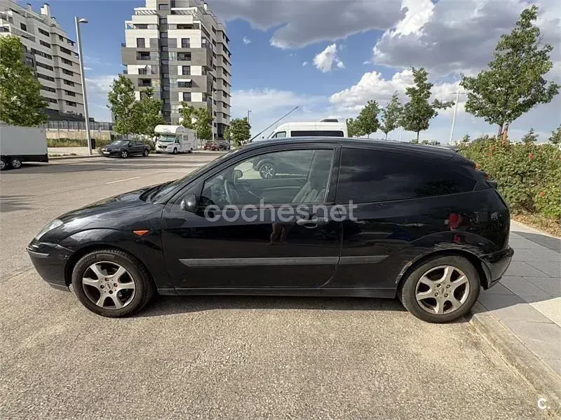 Usado Ford Focus Trend 100 CV (73 kW) 2004 Negro Berlina