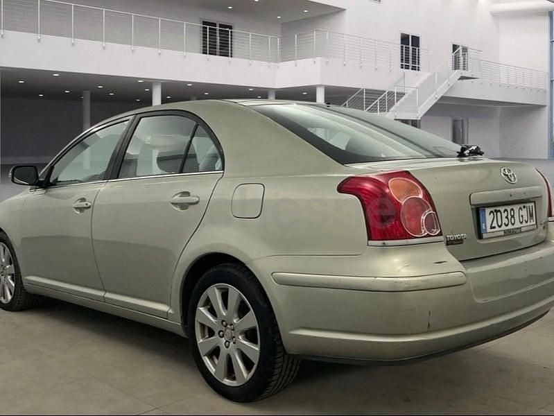 Usado Toyota Avensis Sol 126 CV (92 kW) 2008 Beige Berlina