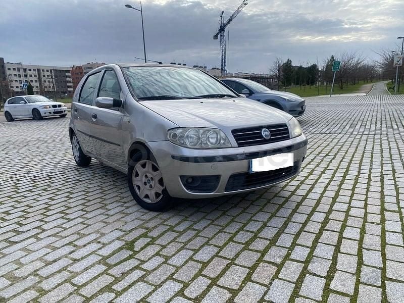 Usado Fiat Punto Dynamic 80 CV (58 kW) 2003 Gris / plata Utilitario