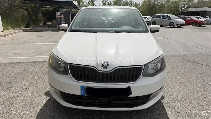 Usado Skoda Fabia Ambition 60 CV (44 kW) 2015 Blanco Berlina