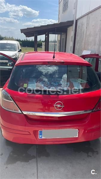 Usado Opel Astra Enjoy 100 CV (73 kW) 2007 Rojo Berlina