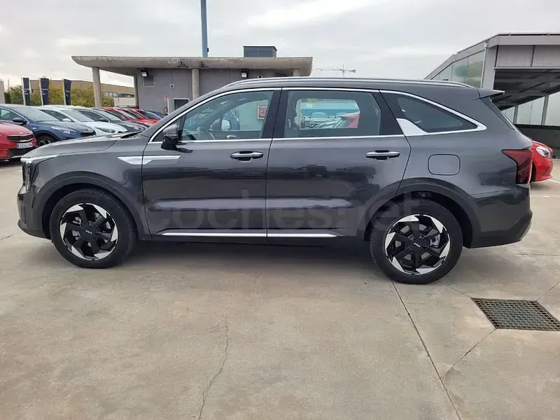 Usado Kia Sorento 252 CV (185 kW) 2025 Gris / plata SUV