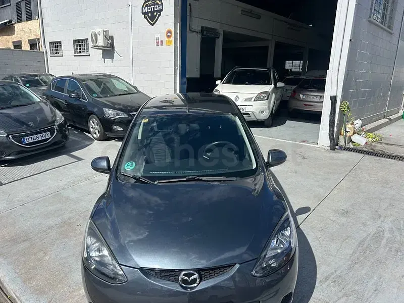 Usado Mazda 2 Style 86 CV (63 kW) 2010 Gris / plata Utilitario