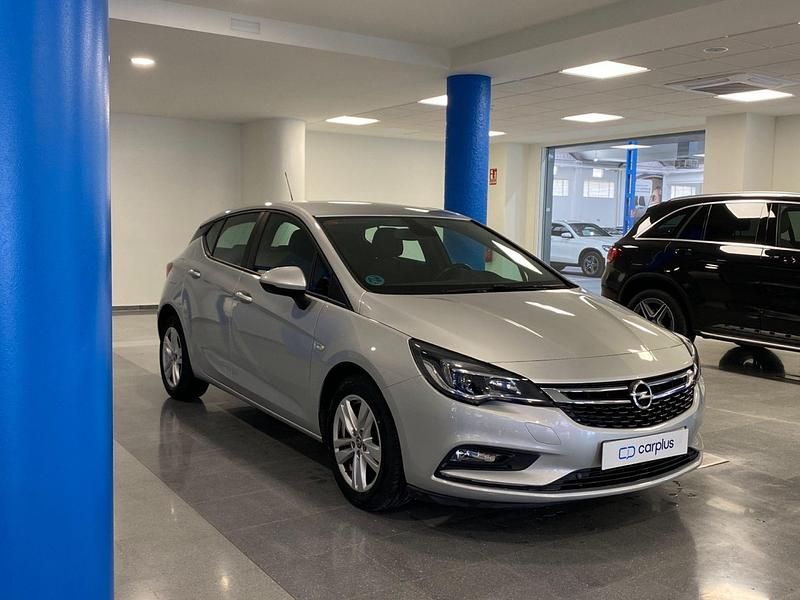 Usado Opel Astra Selective 125 CV (91 kW) 2019 Gris espacial (perlado) Utilitario