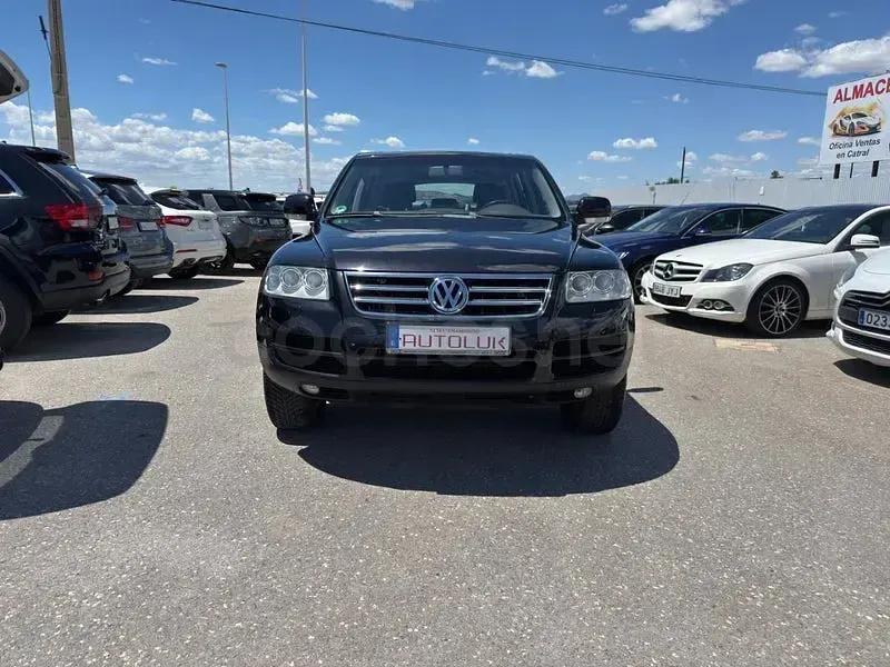 Usado VW Touareg 220 CV (161 kW) 2004 Negro SUV