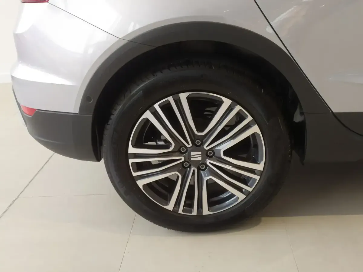 Używany Seat Arona FR 116 KM (85 kW) 2024 Szary SUV