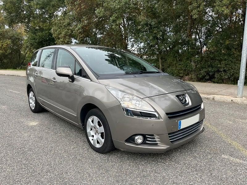 Usado Peugeot 5008 Premium 110 CV (80 kW) 2010 Beige Monovolumen