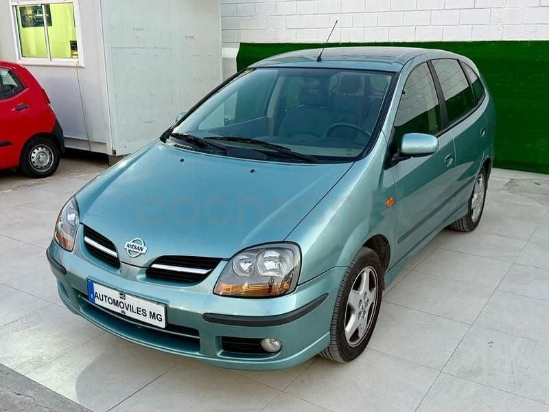 Usado Nissan Almera Tino 114 CV (83 kW) 2002 Verde Monovolumen