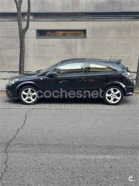 Negro Usado 2007 Opel Astra GTC Sport Berlina | 3500 € (Precio justo) - Imagen 1/4