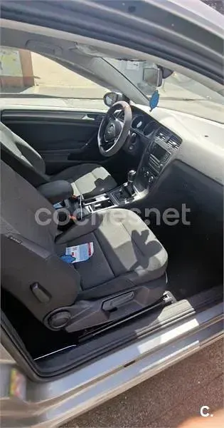 Usado VW Golf VII Advance 105 CV (77 kW) 2013 Gris / plata Berlina