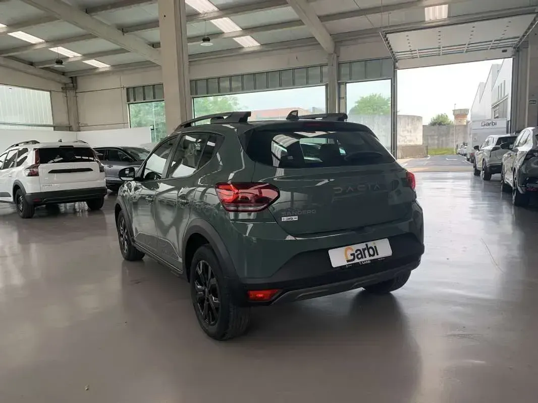 Usado Dacia Sandero Extreme 101 CV (74 kW) 2025 Verde Utilitario