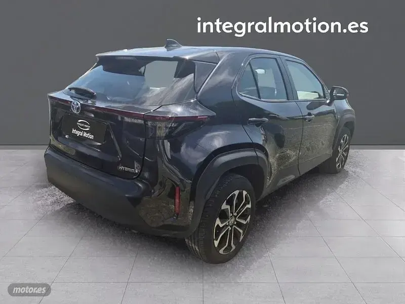 Usado Toyota Yaris Cross Active 116 CV (85 kW) 2024 Negro SUV
