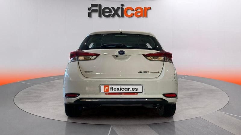 Usado Toyota Auris Hybrid Active 136 CV (100 kW) 2016 Blanco Utilitario