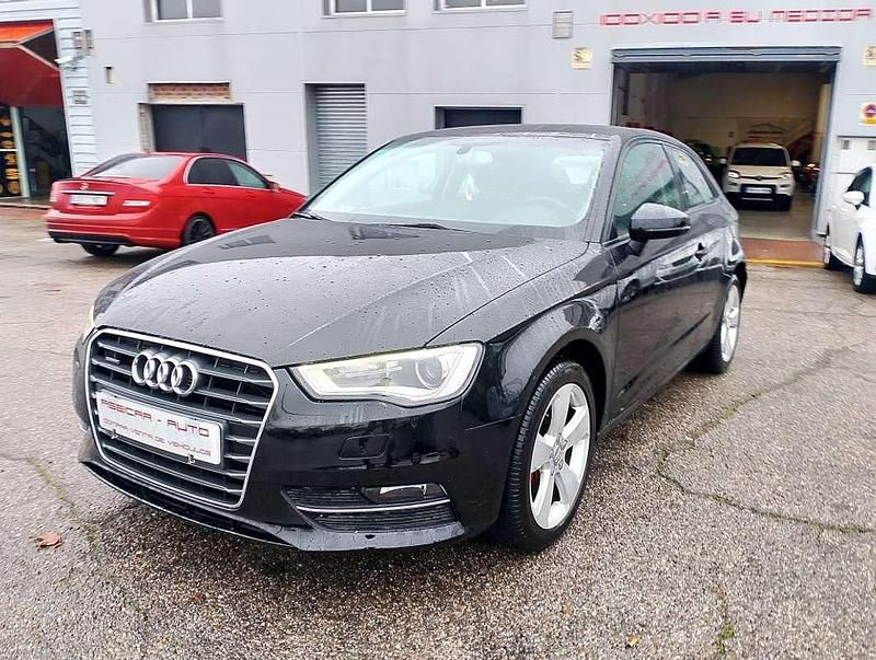 Usado Audi A3 Ambiente 150 CV (110 kW) 2014 Negro Utilitario
