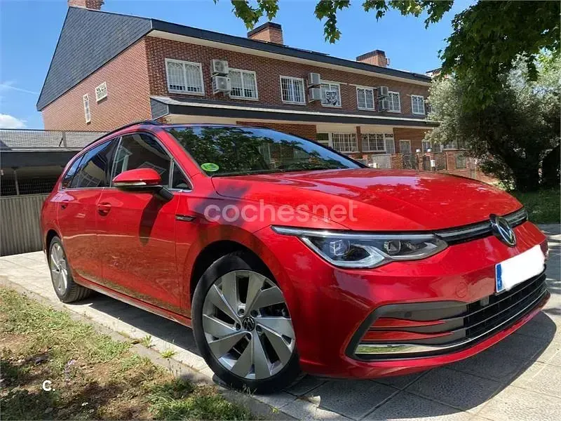 Usado VW Golf VIII Style 150 CV (110 kW) 2024 Granate Familiar