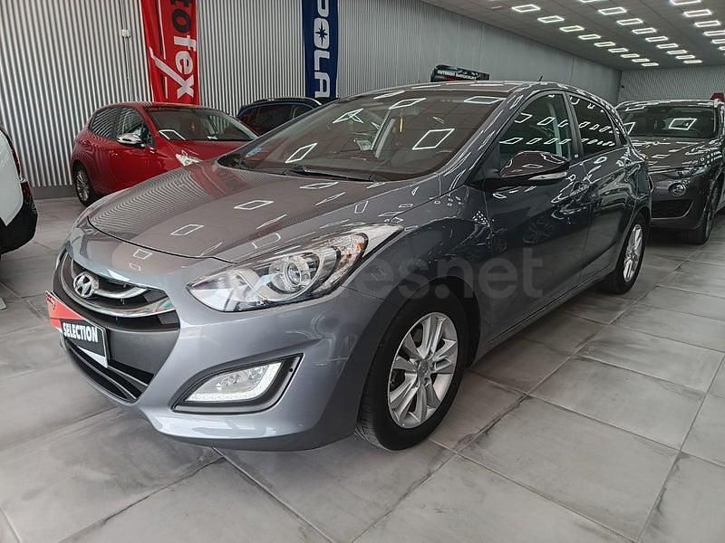 Usado Hyundai i30 GO! 100 CV (73 kW) 2014 Gris / plata Berlina