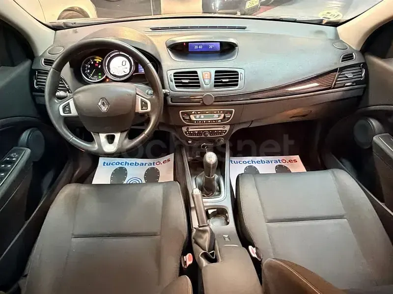 Usado Renault Mégane III Authentique 90 CV (66 kW) 2011 Gris / plata Berlina