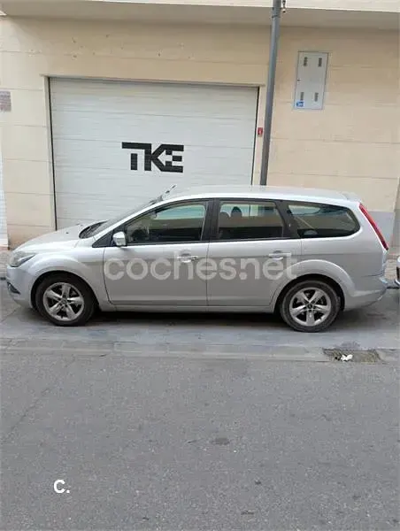 Usado Ford Focus Trend 109 CV (80 kW) 2008 Gris / plata Familiar