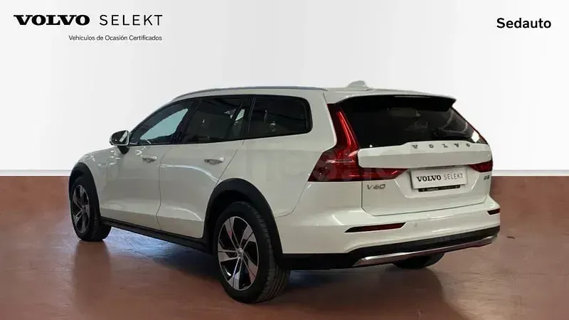 Usado Volvo V60 CC Pro 190 CV (139 kW) 2019 Blanco Familiar
