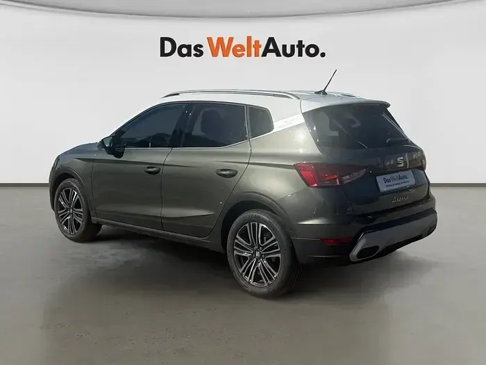 Usado Seat Arona Xperience 115 CV (84 kW) 2025 Gris / plata SUV