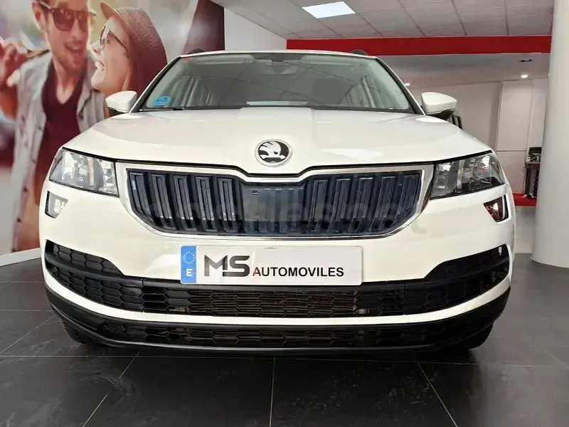 Usado Skoda Karoq Ambition 150 CV (110 kW) 2021 Blanco SUV