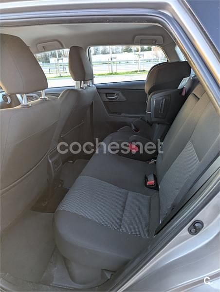 Usado Toyota Auris Hybrid Advance 136 CV (100 kW) 2014 Marrón Berlina