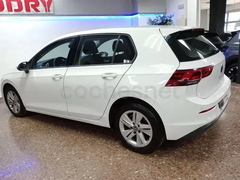 Usado VW Golf VIII Life 110 CV (80 kW) 2022 Blanco Berlina