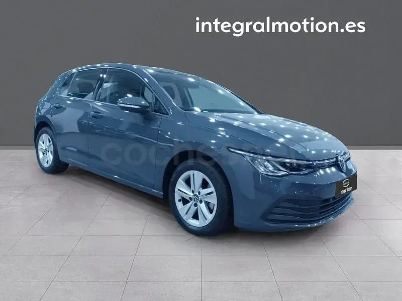 Usado VW Golf VIII Life 110 CV (80 kW) 2024 Gris / plata Berlina