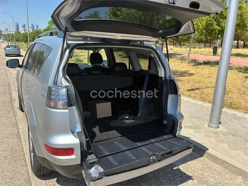 Usado Mitsubishi Outlander Motion 177 CV (130 kW) 2011 Gris / plata SUV