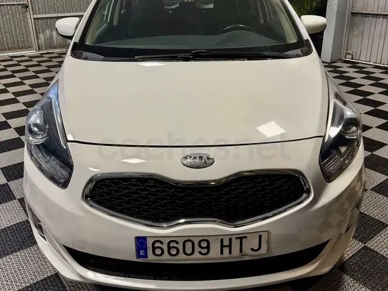 Usado Kia Carens 115 CV (84 kW) 2013 Blanco Monovolumen