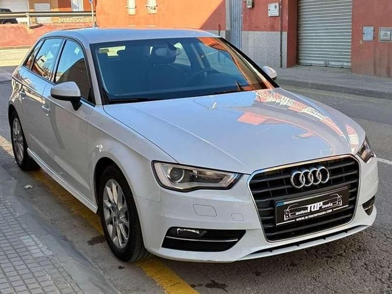Usado Audi A3 Sportback Attraction 110 CV (80 kW) 2014 Blanco Utilitario
