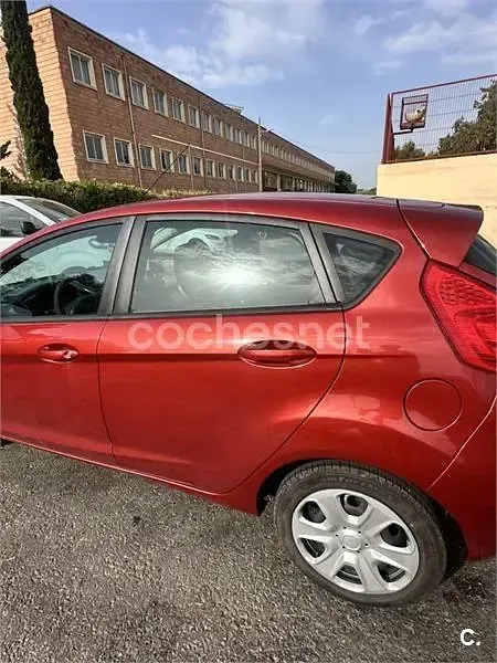 Usado Ford Fiesta Trend 82 CV (60 kW) 2009 Rojo Berlina