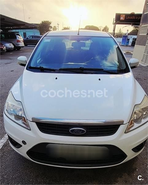 Usado Ford Focus Trend 109 CV (80 kW) 2010 Blanco Familiar