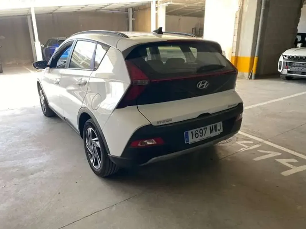 Usado Hyundai Bayon 80 CV (58 kW) 2024 Blanco SUV