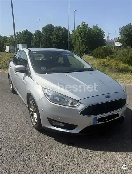 Usado Ford Focus Trend 120 CV (88 kW) 2016 Gris / plata Berlina