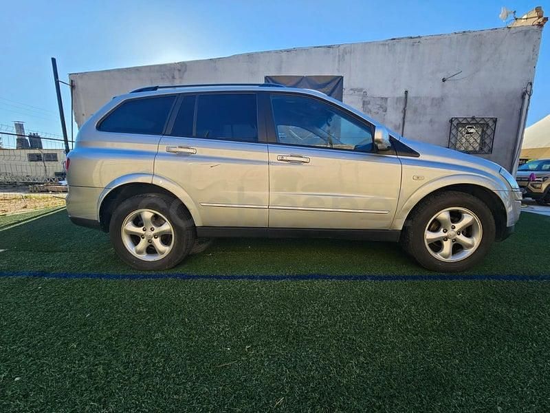Usado Ssangyong (KGM) Kyron Limited 141 CV (103 kW) 2008 Gris / plata SUV