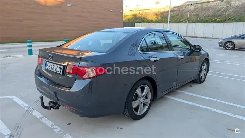 Usado Honda Accord Luxury 150 CV (110 kW) 2012 Gris / plata Berlina