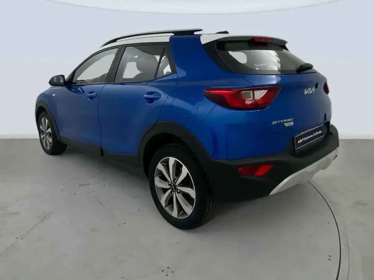 Usado Kia Stonic 100 CV (73 kW) 2022 Azul SUV