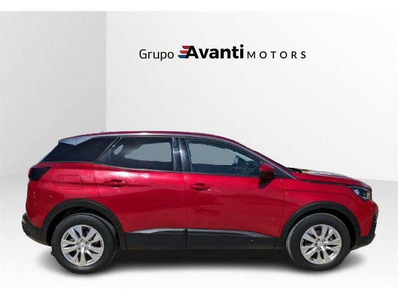 Usado Peugeot 3008 Access 131 CV (96 kW) 2017 Rojo Monovolumen